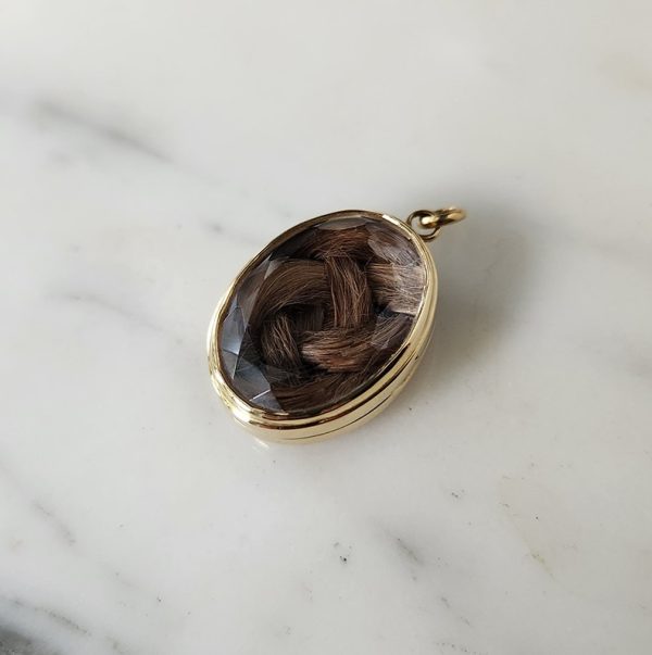 Classic Oval Locket Gold - Image 4