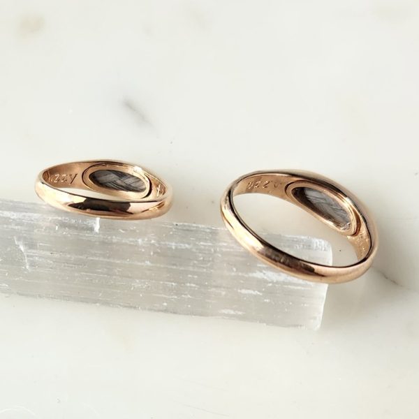 Slim Oval Signet Ring 14k/18k Gold - Image 3